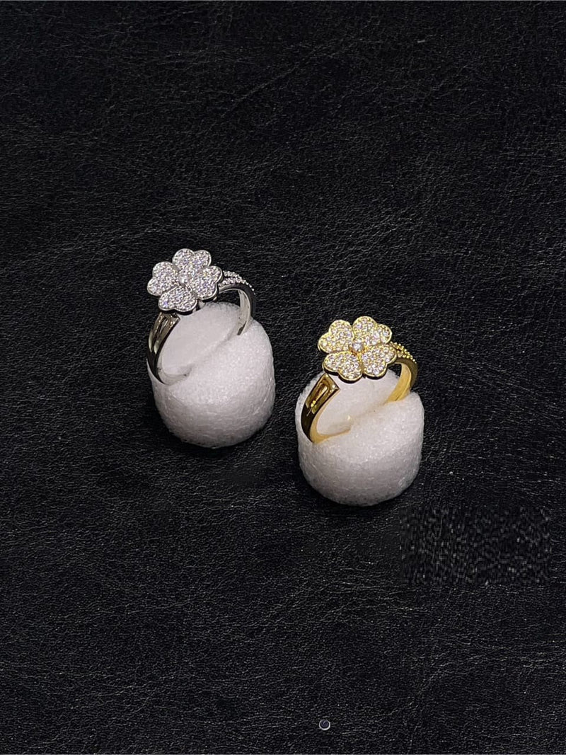 Luxury Crystal Flower Ring for Women – Elegant Floral Cluster Design with Sparkling Stones in Gold & Silver Finishes