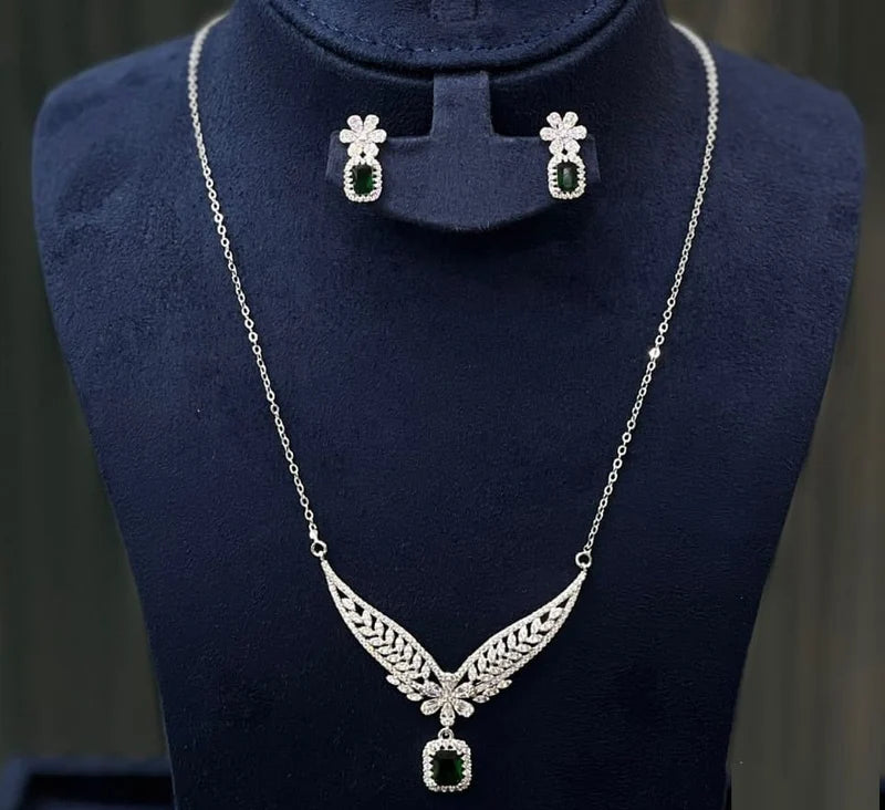 Luxury Green Crystal Leaf Jewelry Set for Women – Elegant Silver-Tone Necklace and Matching Earrings with Sparkling Floral Accents