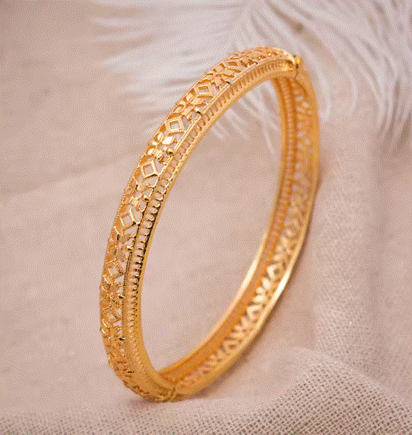 Gold Platted - Beautiful Women's Fashion Bangle - A stylish bangle that adds a contemporary touch to any outfit.