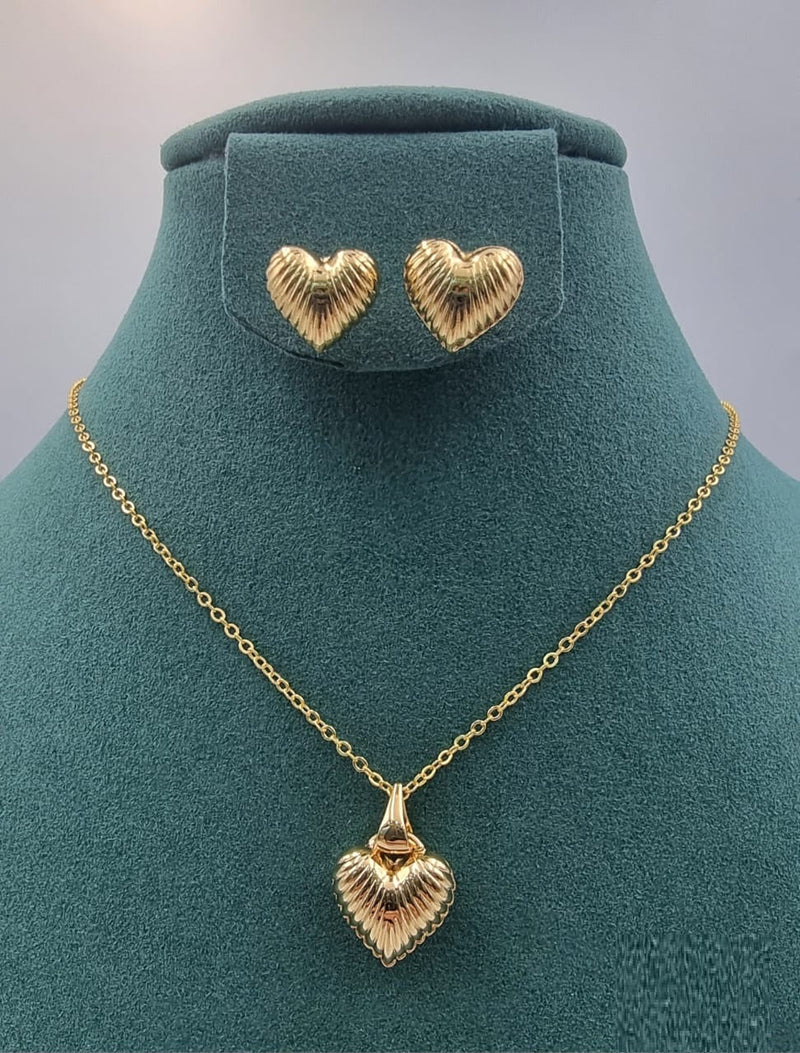 Gold Platted Heart Pendant Set - Luxury And Premium Apparence